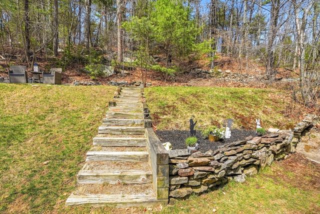 18 Delray Gdns, Northbridge, MA 01588