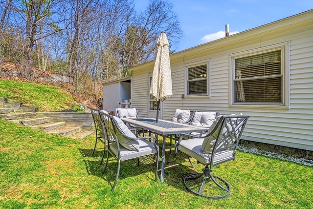 18 Delray Gdns, Northbridge, MA 01588
