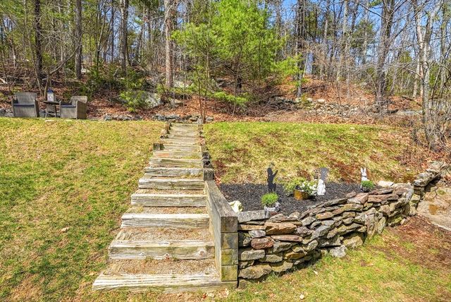 18 Delray Gdns, Northbridge, MA 01588