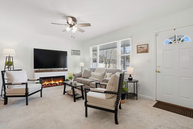 18 Delray Gdns, Northbridge, MA 01588
