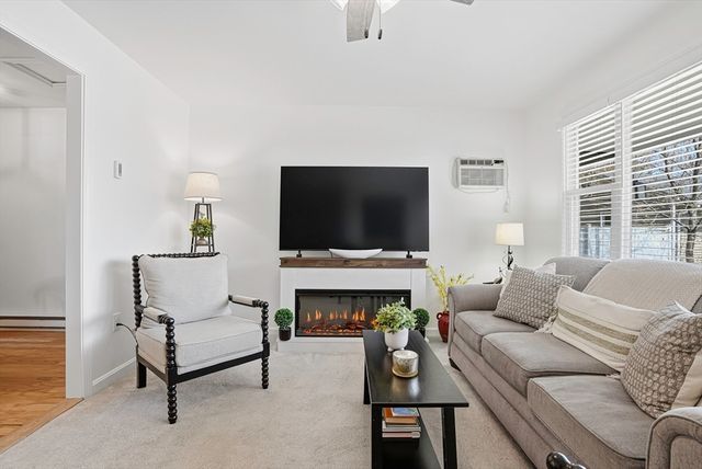 18 Delray Gdns, Northbridge, MA 01588