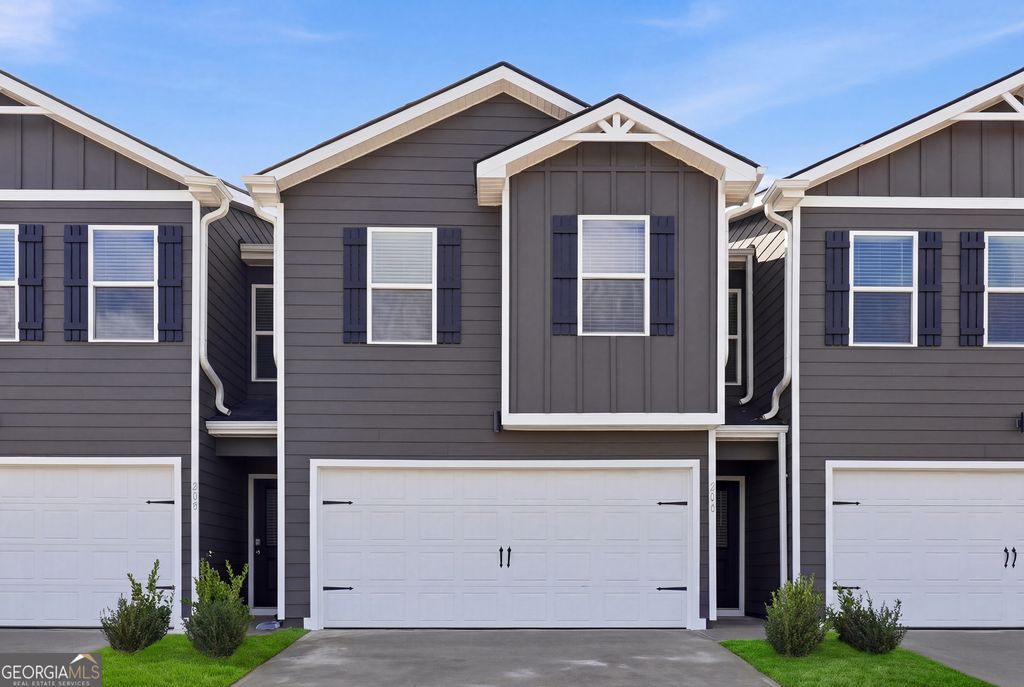 206 Norchester Avenue, Hogansville, GA 30230