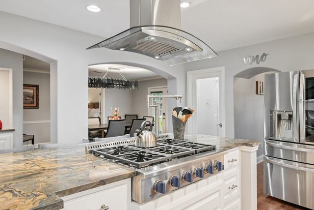 225 N Lucas Drive, Grapevine, TX 76051