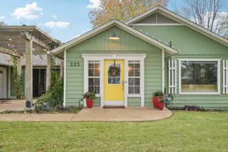 225 N Lucas Drive, Grapevine, TX 76051