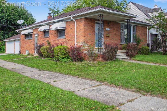 7511 Sterling, Center Line, MI 48015