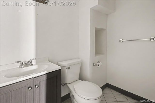 7511 Sterling, Center Line, MI 48015