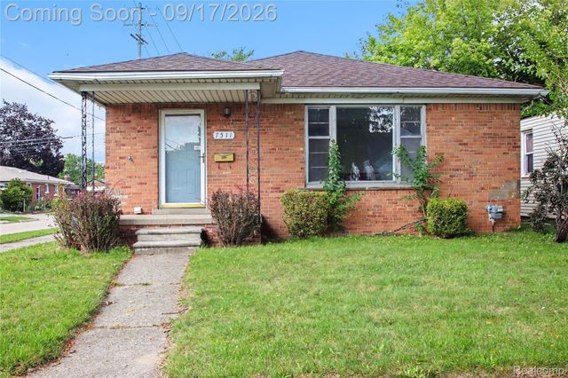 7511 Sterling, Center Line, MI 48015