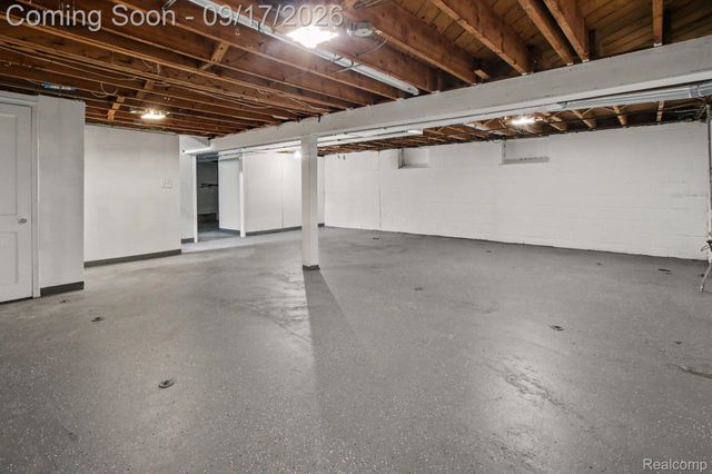 7511 Sterling, Center Line, MI 48015