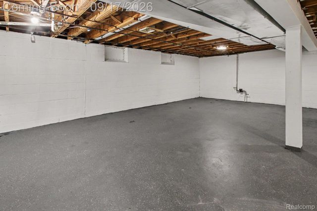 7511 Sterling, Center Line, MI 48015