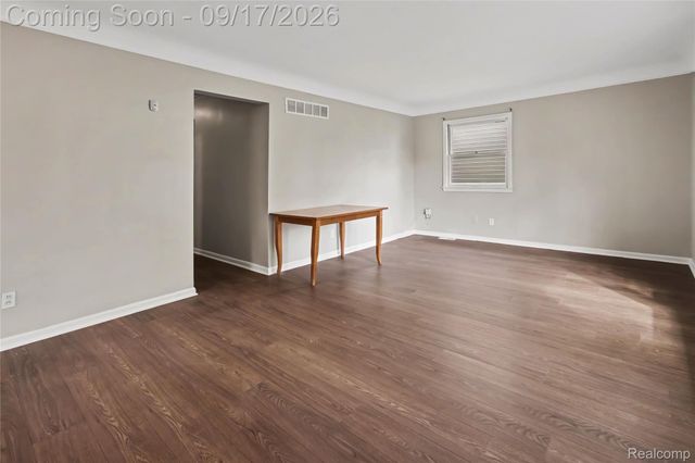 7511 Sterling, Center Line, MI 48015