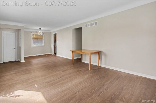 7511 Sterling, Center Line, MI 48015