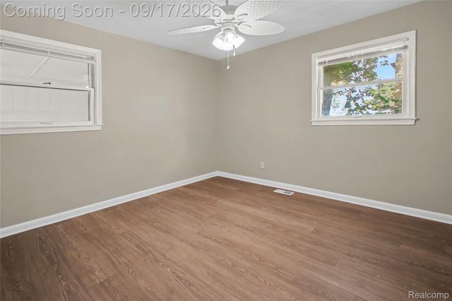 7511 Sterling, Center Line, MI 48015