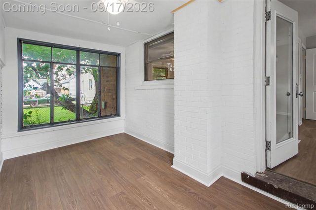 7511 Sterling, Center Line, MI 48015