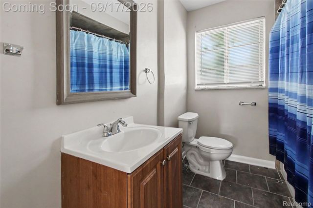 7511 Sterling, Center Line, MI 48015