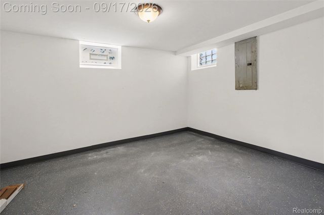 7511 Sterling, Center Line, MI 48015