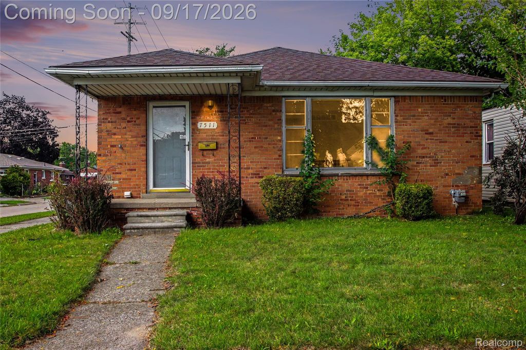 7511 Sterling, Center Line, MI 48015