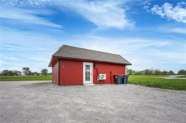 1129 NW US 50 Highway, Centerview, MO 64019