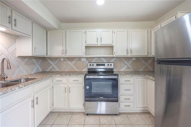 1129 NW US 50 Highway, Centerview, MO 64019