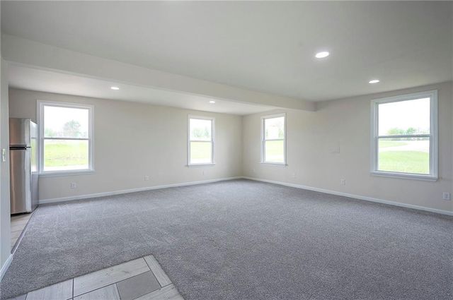 1129 NW US 50 Highway, Centerview, MO 64019