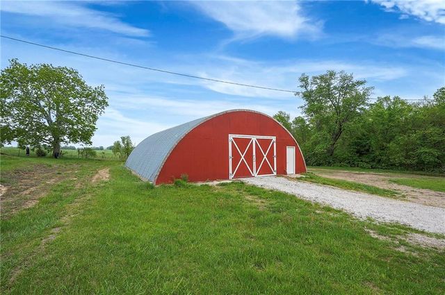 1129 NW US 50 Highway, Centerview, MO 64019
