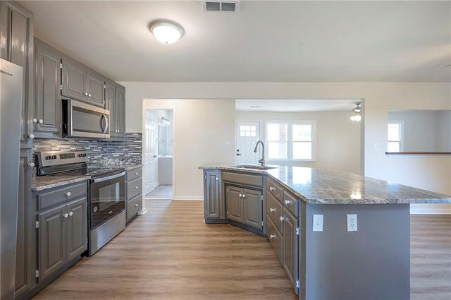 1129 NW US 50 Highway, Centerview, MO 64019