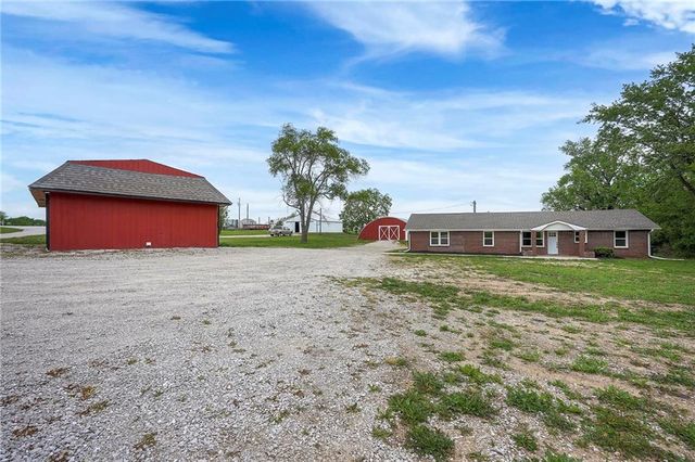 1129 NW US 50 Highway, Centerview, MO 64019
