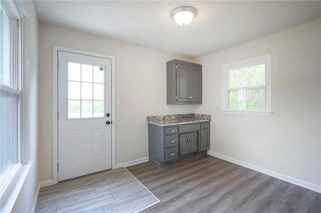 1129 NW US 50 Highway, Centerview, MO 64019