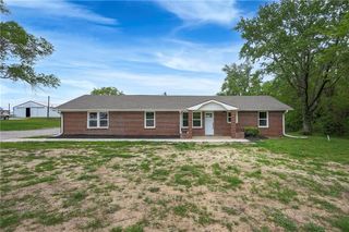 1129 NW US 50 Highway, Centerview, MO 64019