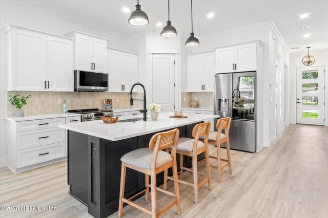 1005 6 Avenue N, Jacksonville Beach, FL 32250