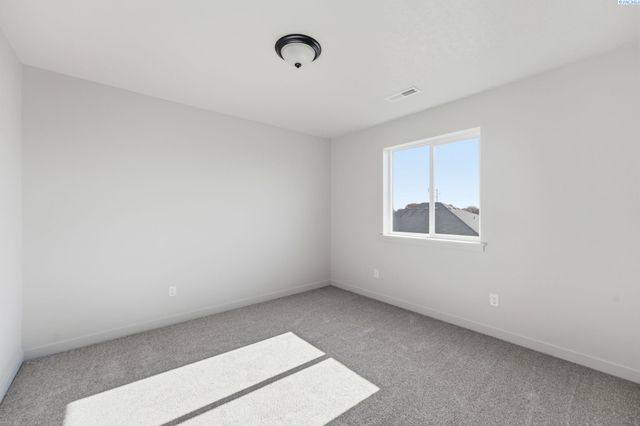 8806 Dusty Maiden Dr, Pasco, WA 99301