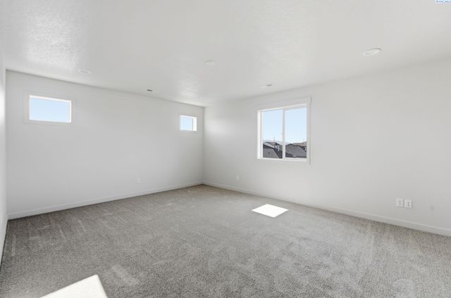 8806 Dusty Maiden Dr, Pasco, WA 99301