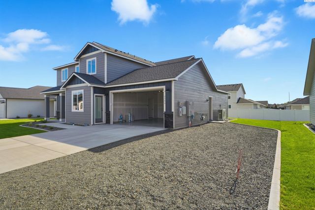8806 Dusty Maiden Dr, Pasco, WA 99301