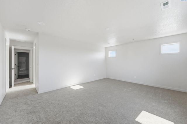 8806 Dusty Maiden Dr, Pasco, WA 99301