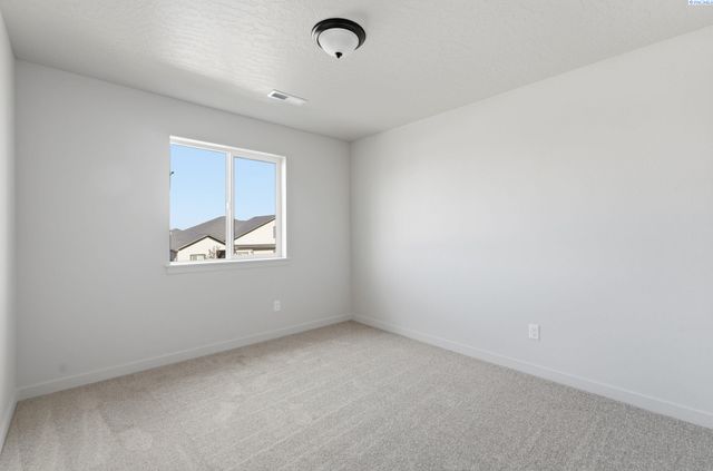 8806 Dusty Maiden Dr, Pasco, WA 99301