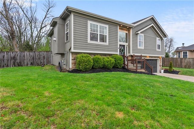 4608 SW 8th Street, Blue Springs, MO 64015