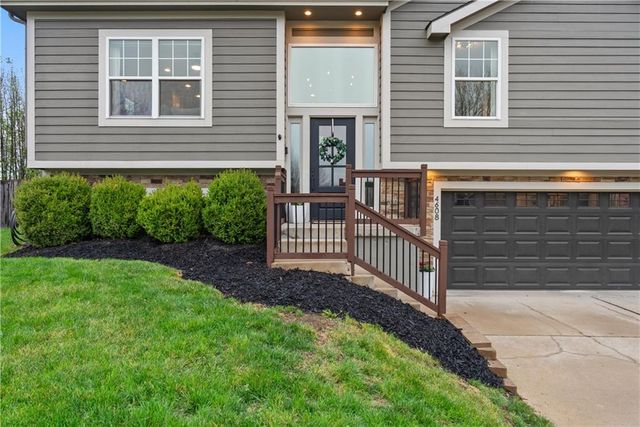 4608 SW 8th Street, Blue Springs, MO 64015