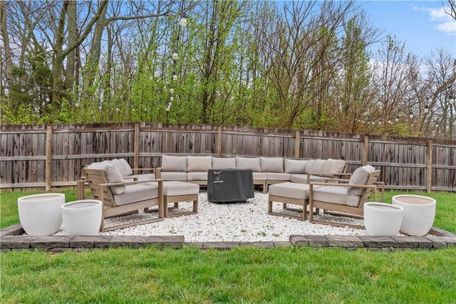 4608 SW 8th Street, Blue Springs, MO 64015