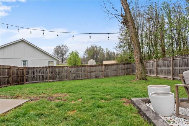 4608 SW 8th Street, Blue Springs, MO 64015