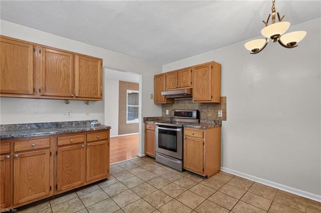 2704 Pendragon CT, Chesapeake, VA 23323