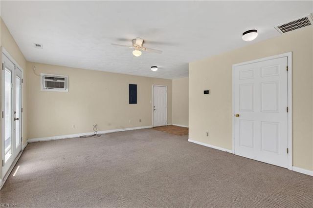 2704 Pendragon CT, Chesapeake, VA 23323