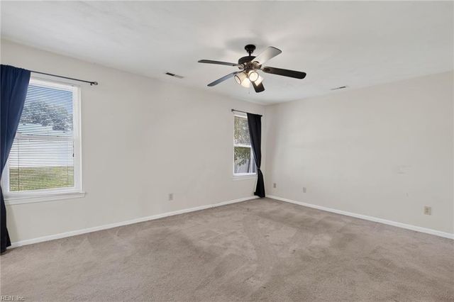 2704 Pendragon CT, Chesapeake, VA 23323