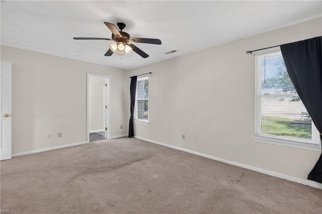 2704 Pendragon CT, Chesapeake, VA 23323