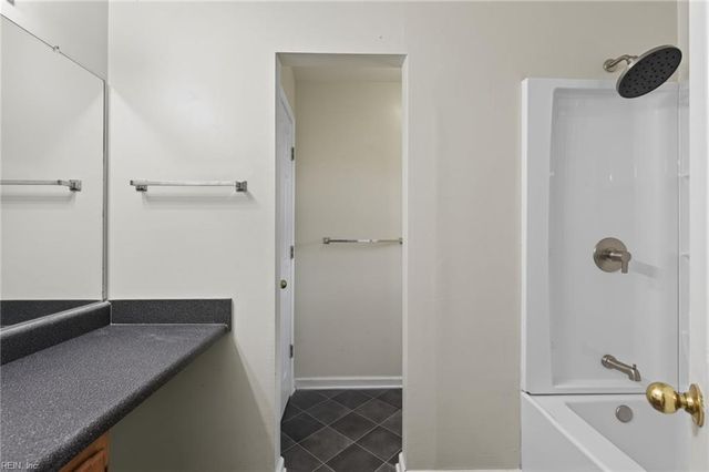 2704 Pendragon CT, Chesapeake, VA 23323