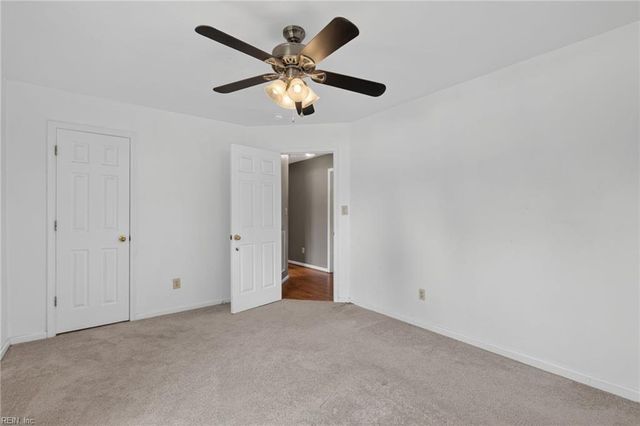2704 Pendragon CT, Chesapeake, VA 23323