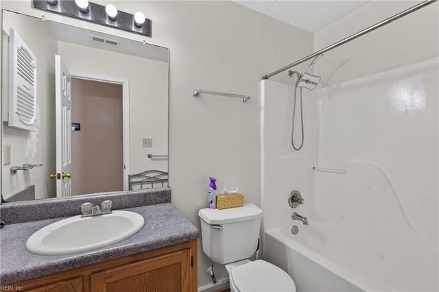 2704 Pendragon CT, Chesapeake, VA 23323