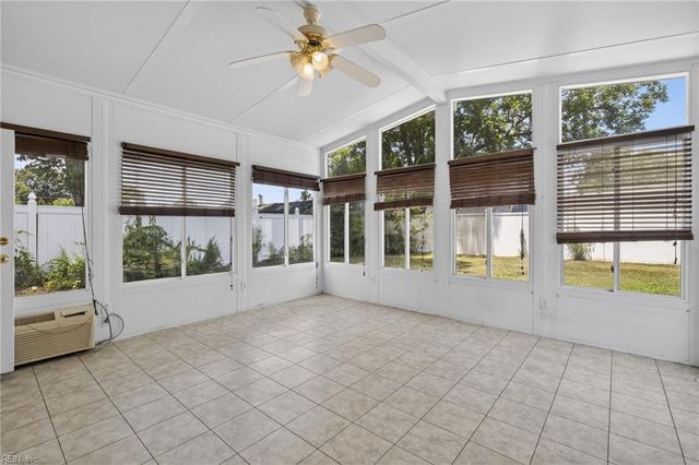 2704 Pendragon CT, Chesapeake, VA 23323