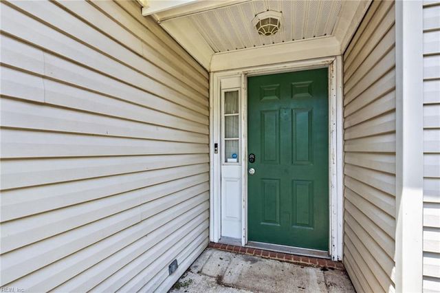 2704 Pendragon CT, Chesapeake, VA 23323