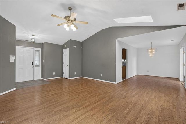 2704 Pendragon CT, Chesapeake, VA 23323