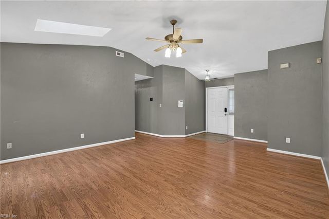 2704 Pendragon CT, Chesapeake, VA 23323