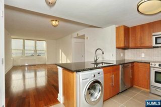 88 Morgan 3606, Jersey City, NJ 07302